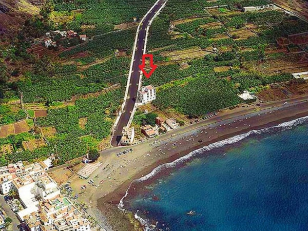 Bloque de apartamentos en el Valle Gran Rey rodeado de plataneras, cerca de la playa y el pueblo. 